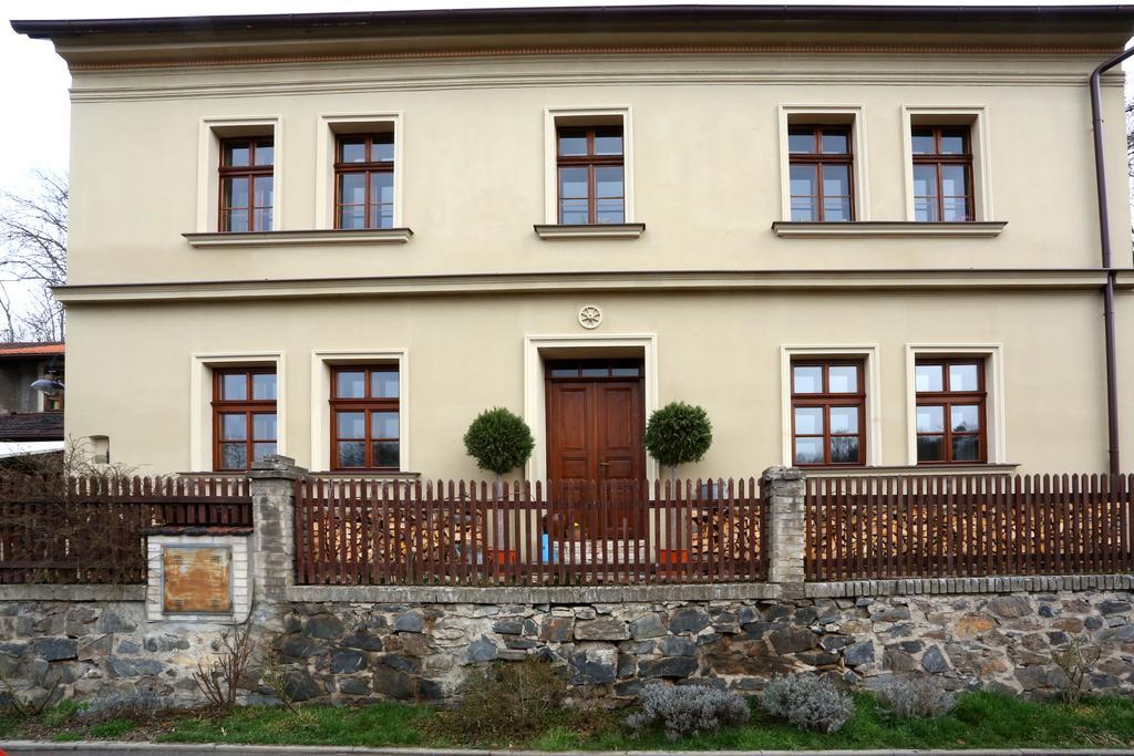 Penzion U Lasiku Unetice Exteriör bild