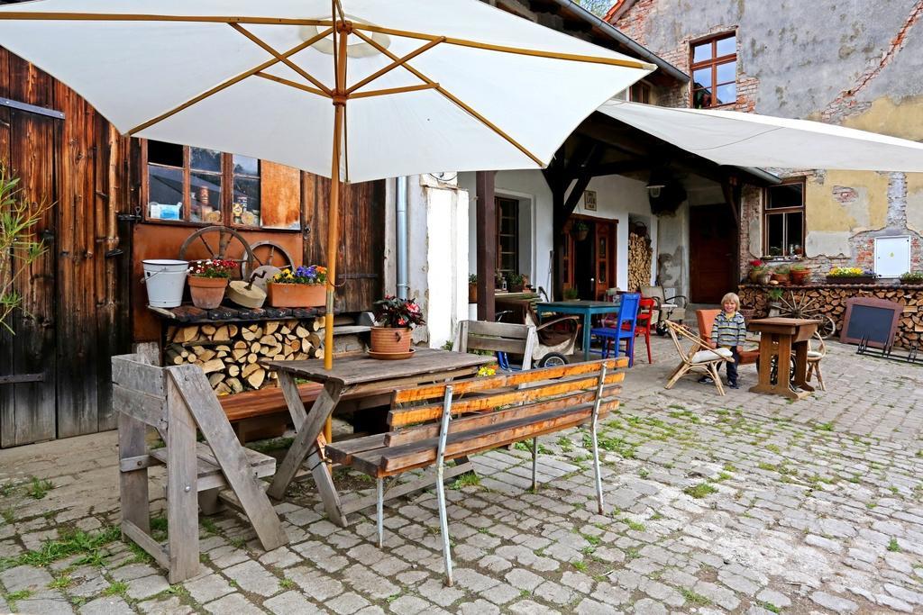 Penzion U Lasiku Unetice Exteriör bild